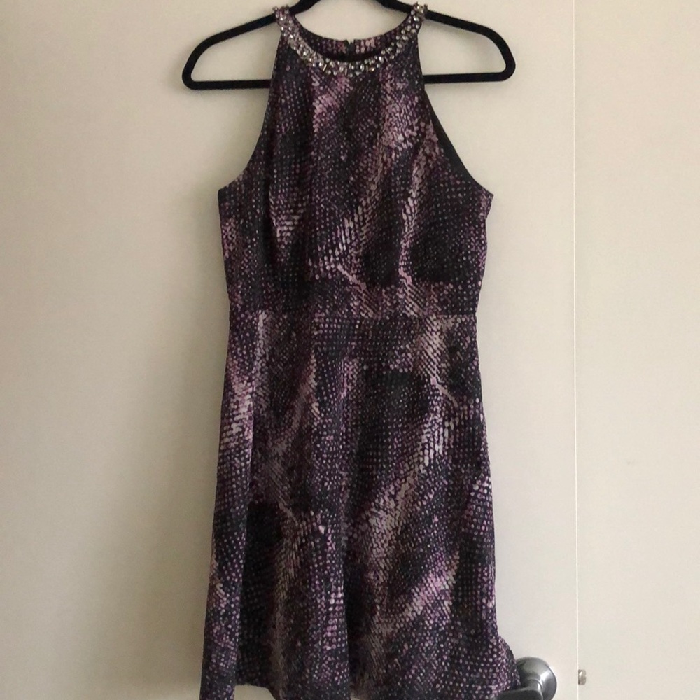 Midi dress with embroidered collar